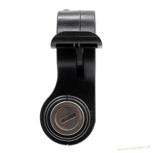 Photo d’un cadenas noir avec serrure pour Accélérateur Kukirin G2 Pro 2024 avec verrouillage intégré pour une sécurité renforcée