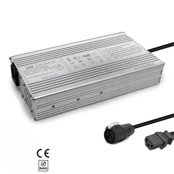 Chargeur rapide 60V LP16 pour trottinettes électriques avec câble d’alimentation en argent