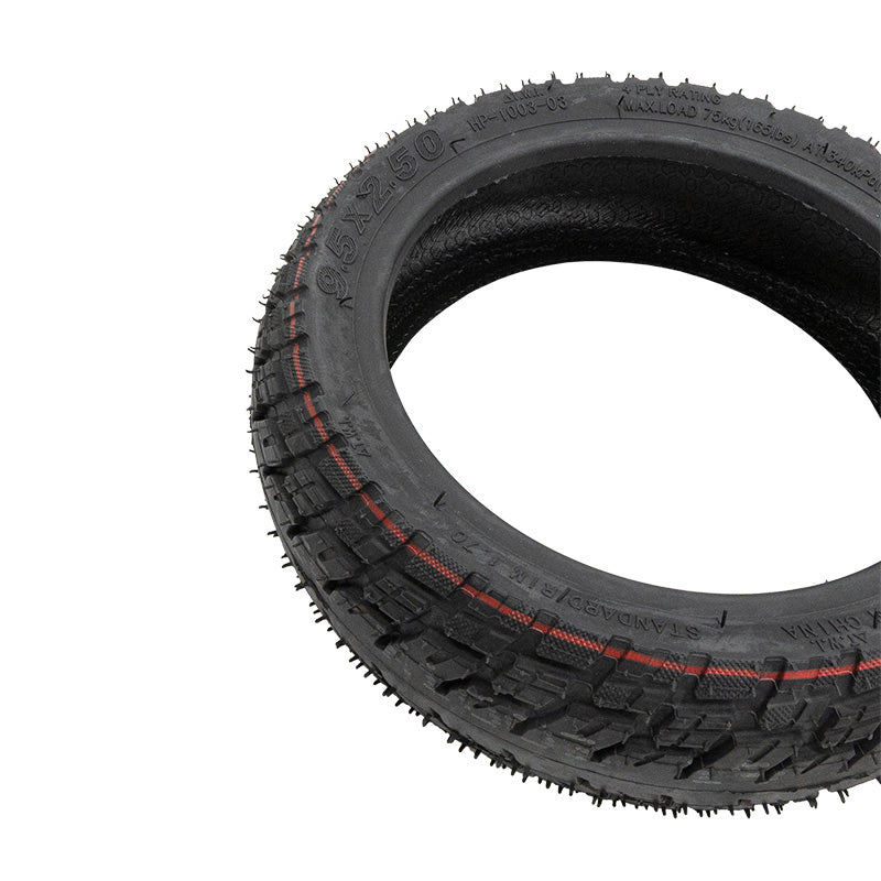 Pneu tubeless 9,5x2,50 pose a plat montrant la section et la hauteur