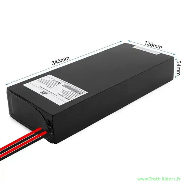 Batterie Kukirin G2 Pro avec forme rectangulaire noire et dimensions précises