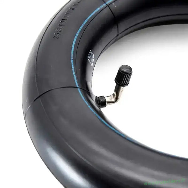 Image d’une chambre à air 80/65-6 avec valve coudée pour trottinette électrique