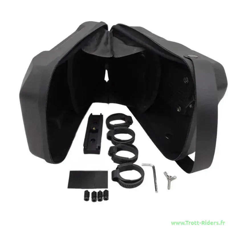 Sacoche Wildman 4,5L attache rapide pour trottinettes électriques avec sacoches noires et fixations